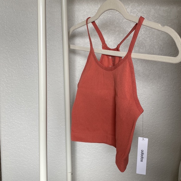 workout cami in coral - Picture 2 of 4